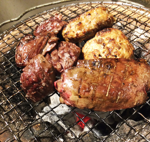 京鴨を炭火で旨さを閉じ込めじっくり焼いています